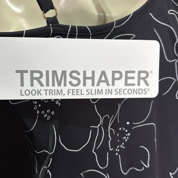 Trimshaper three keyhole high neck,adjustable straps padded,look trim swimsuit - Picture 9 of 12